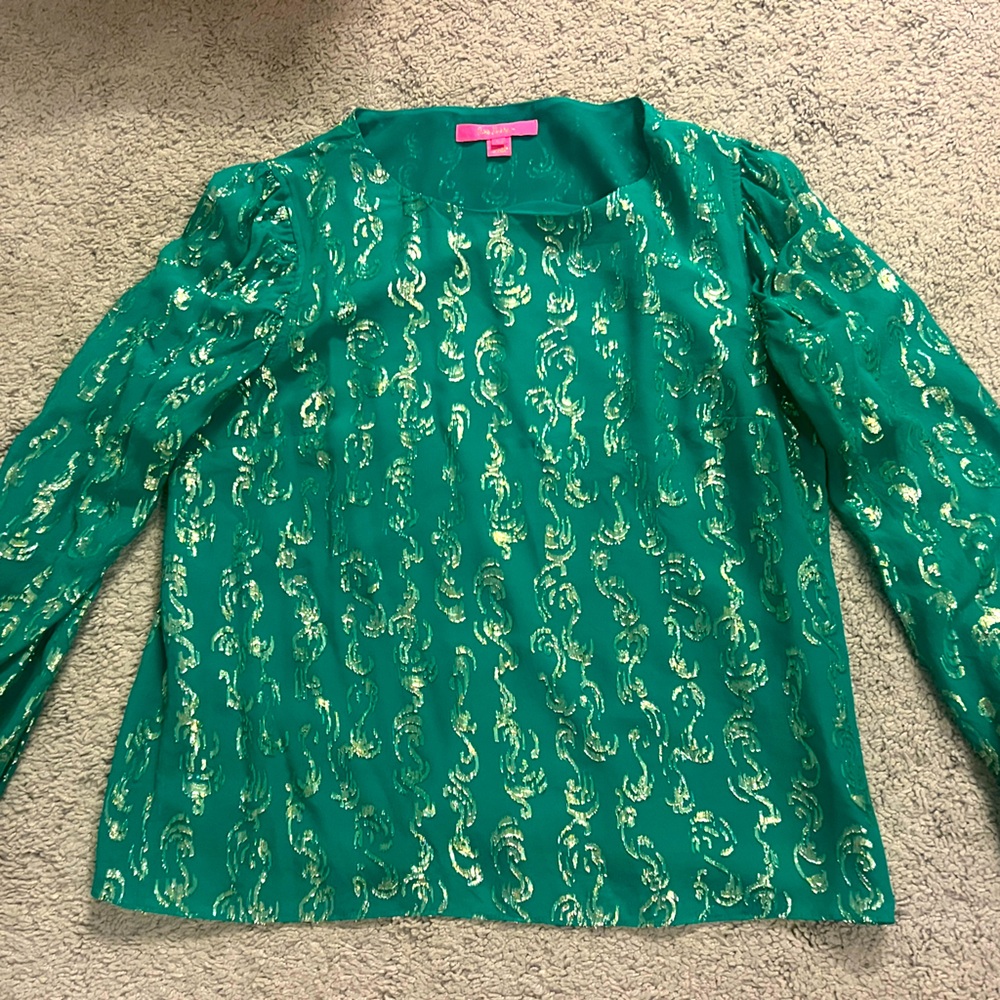 L. Never worn Elsa top